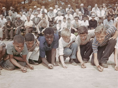 vintageeveryday:  Boys competing in a marble championship in Central Park, 1948. Photographed by Slim Aarons.