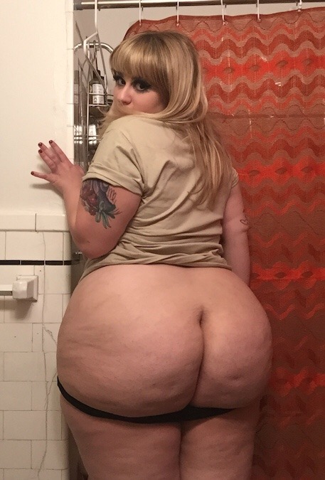 Porn photo momswidehips:  phatdumpers:  Look at that