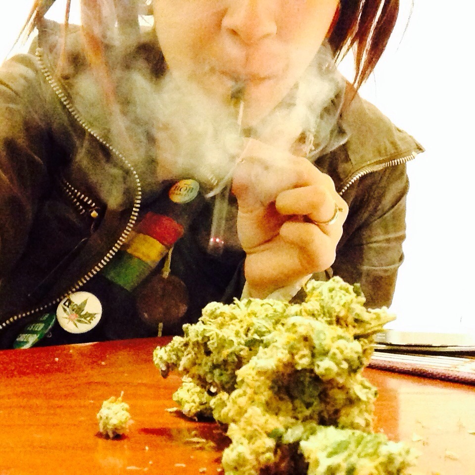 facee420:  Hash oil pen and some dankky dankk
