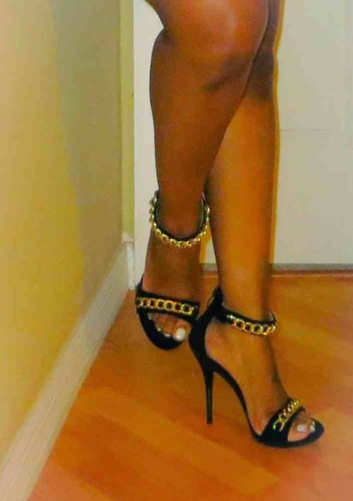 chocolatesamson:  THICK EBONY MODEL