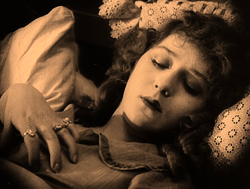 Mary Pickford in The Poor Little Rich Girl (Maurice Tourneur, 1917)