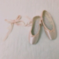 angelsbubblegum:  My new toe shoes. 