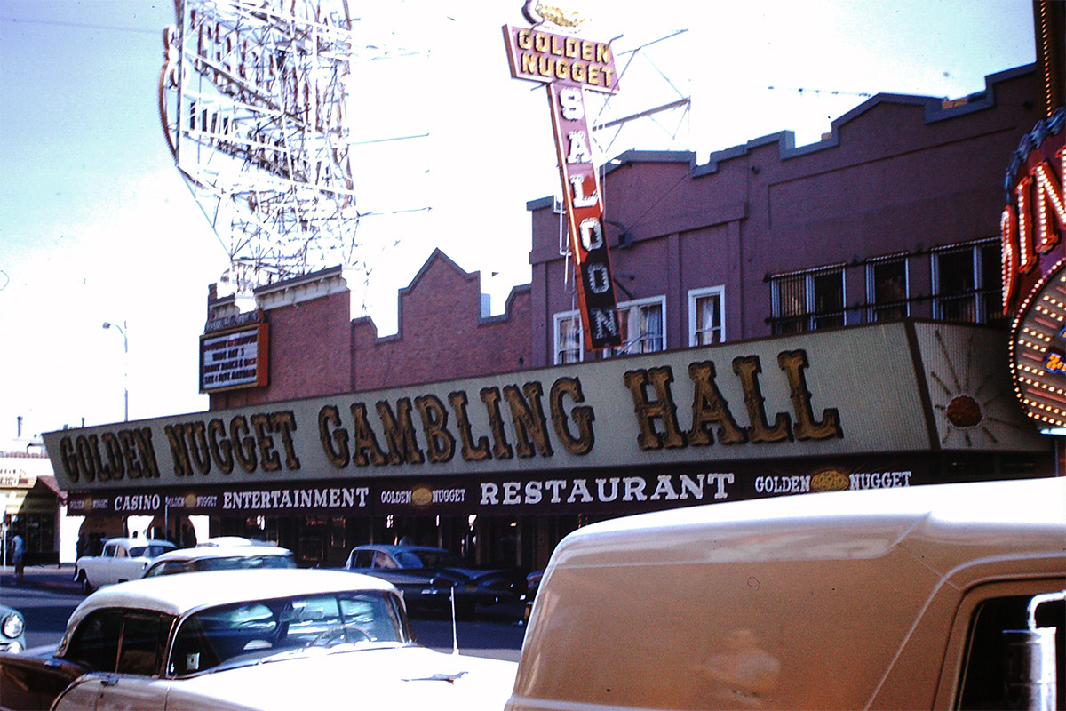 thvintage:  vintagelasvegas:   Downtown Las Vegas c. July 1960 Unknown photographer