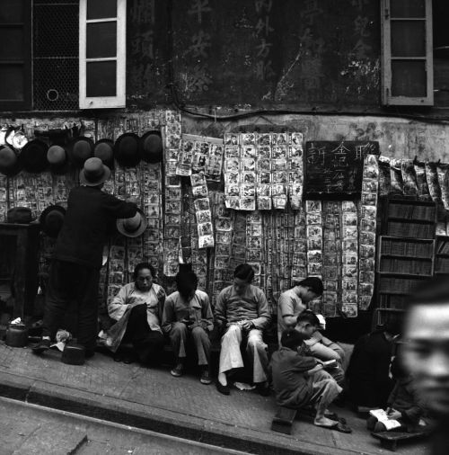 historicaltimes: People read at a street library in Hong Kong in the 1930s, where for a very small p