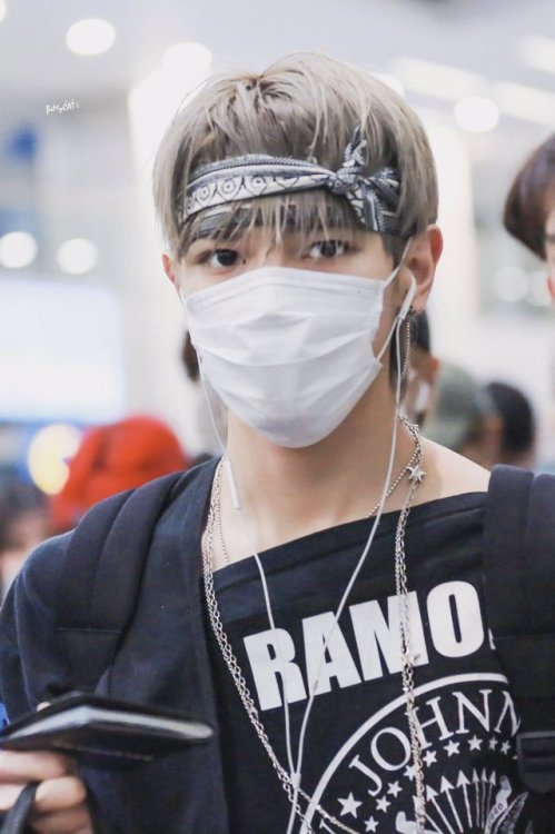 yellow-sprout: 181011 TAEYONG© bemycat71