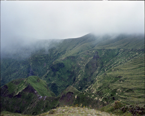 Caldeira de Faial, AçoresAu pied du Cabeço Gordo, à 1043 mètres d’altitude, le cratère de Faial. Sou