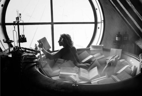 texsparky: bibliophile-exhibitionism: arserotica-fan:William Let. Le bain de Victor Hugo ~ Beautiful