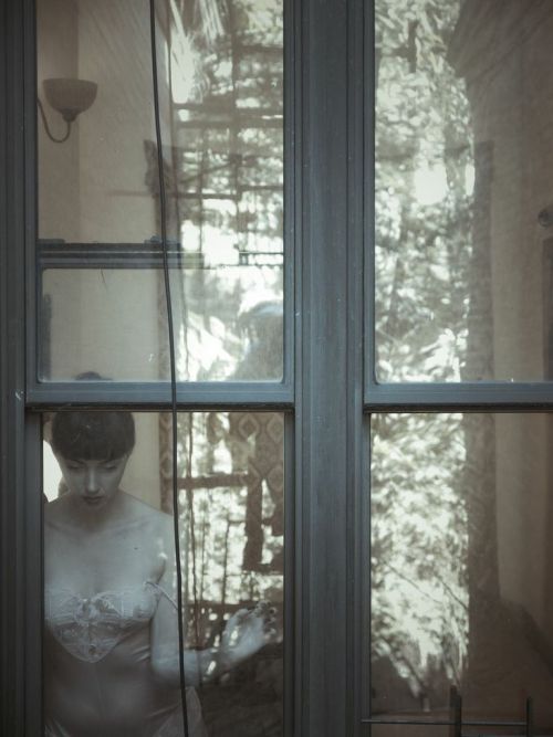 misskaciemarie:  through my window by http://Scherbius.tumblr.com
