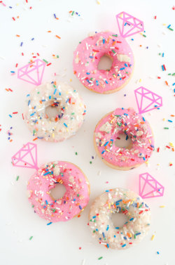sweetoothgirl:  Birthday Cake Doughnuts w/