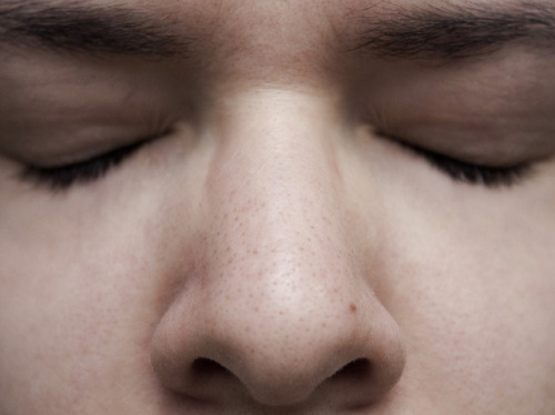 coldemi:  i don’t like my face by alessandra celauro on Flickr.
