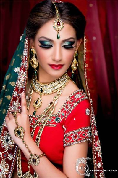 beautifulsouthasianbrides:
“MU by:Hajra Qureshi
”