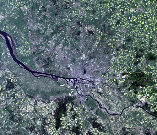 Satellite photo of Hamburg (Germany, May 1988 and June 2015).Hamburg is the second-largest city in G