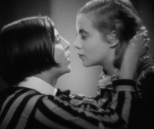 vintagevintagevintage: Ilse Vigdor and Hertha Thiele in Mädchen in Uniform (1931) It&rsquo;