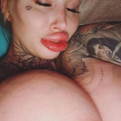 b-ch:666xdj777 aka Mary MagdaleneDas nenne ich Mal eine geile Fickfresse