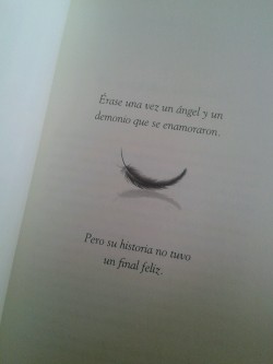 land-of-mine:  parsec-love-me:  land-of-mine:  ¿Libro?  Hija de humo y hueso, un gran libro :D  Gracias :D