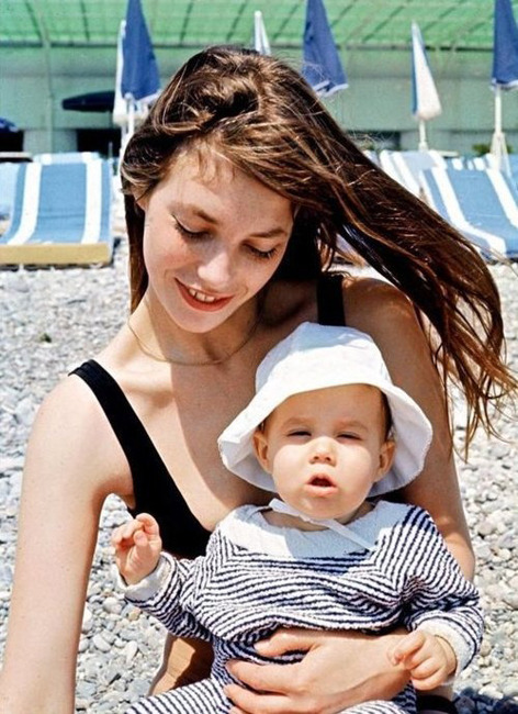 jane birkin and charlotte gainsbourg, 1972