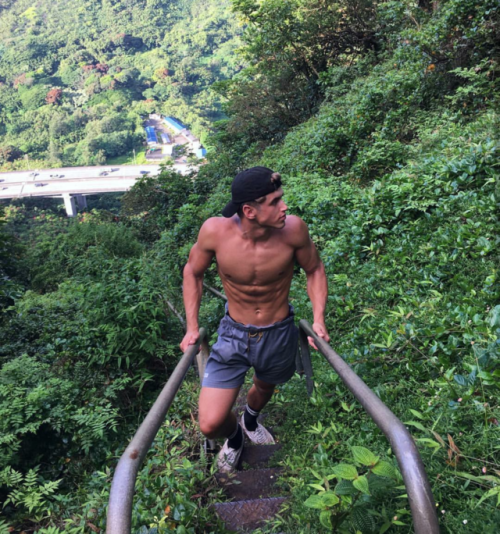 boytrappedinthcloset:  Nate Garner