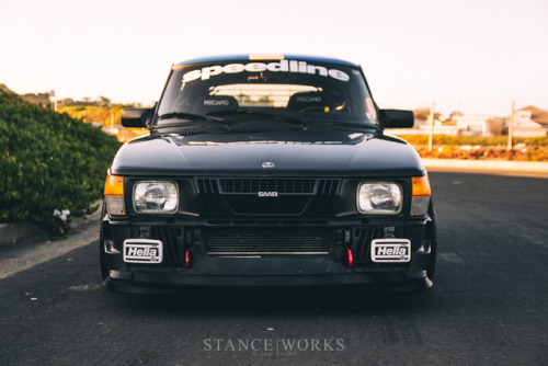 Charme Suedois. 89&rsquo; Saab 900S Source : www.stanceworks.com/2018/08/anthony-guerras-