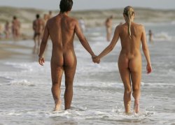 nudebeachpictures.tumblr.com post 79356377231