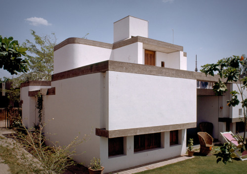 ofhouses:895. Leo Pereira /// Pereira House /// Ahmedabad, India /// 1981-83OfHouses presents Faraway, so Close IV: India. (Photos: © Dinesh Mehta, Peter Serenyi. Source:  © Massachusetts Institute of Technology, Aga Khan Visual Archive; Leo Periera