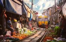 syfycity:  A Train Goes Through Market, Bangkok