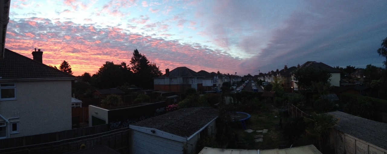 moon-craters:  it’s nearly 5am and look at the fucking sky