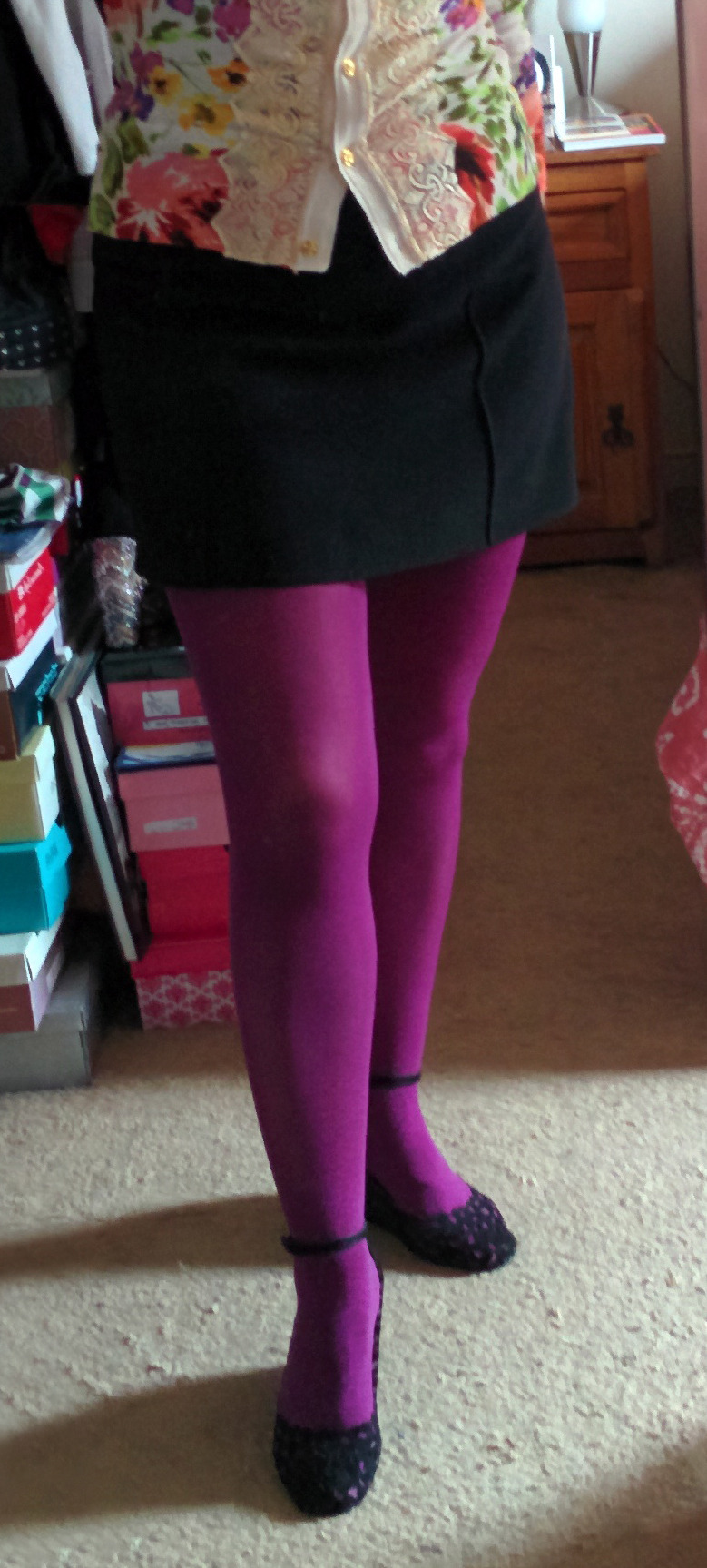 tightsnpanties:  cherrylovestights:  Another current favorite ~ purple.  Wow. You
