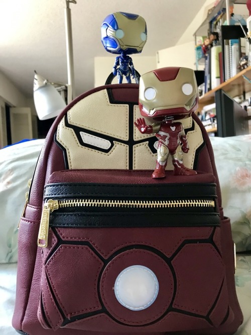 kingpepperony:essouffle:My new backpack, and a couple of new pops because I couldn’t help myselfI can’t get the light to