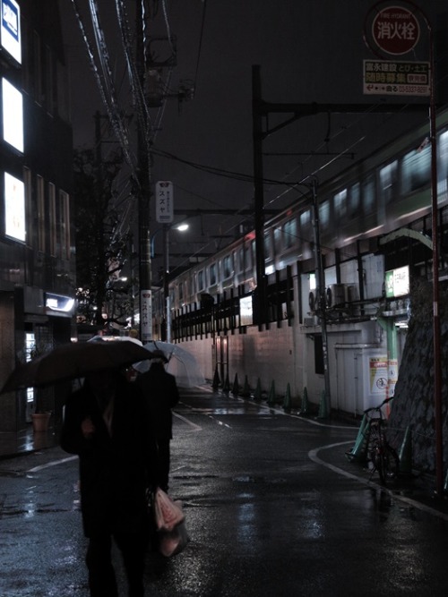 yamanote-candid:  Rainy#1 canon Powershot G1X 高田馬場駅 01/15/2015