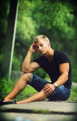 knowsyguy:  Breathtaking blond!