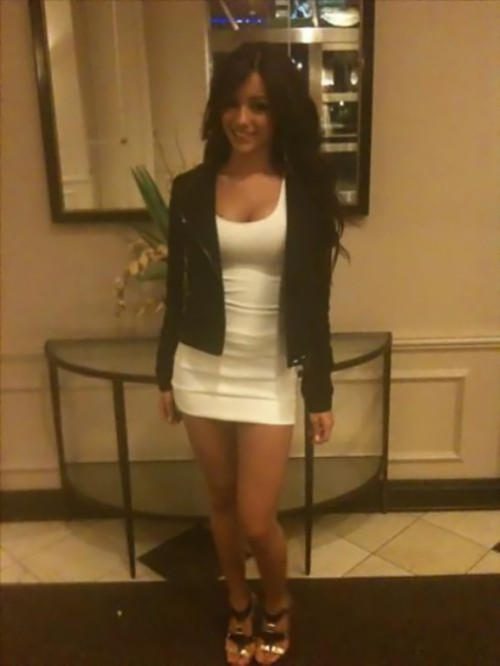 girls-in-dresses: girls-in-dresses.tumblr.com
