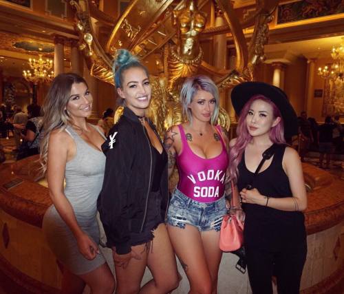 vegas bbs @emilysears @phiphibb @feralcreature (my swimsuit is from @shopprivateparty) by darthlux