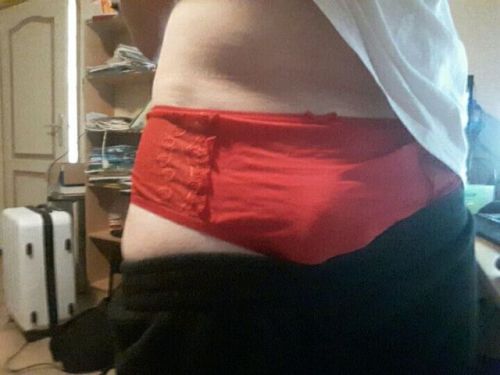 Ill be eating dinner in panties.. with my parents… and my brother..