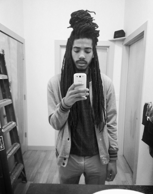 bhavatarini:  theoriginalwoman:  llxydcvmby:  Black and white hides facial blemishes pretty well.  my man.  Yes 