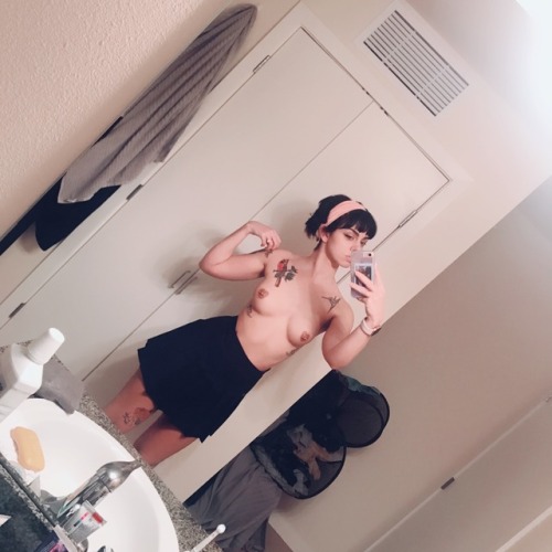araxielangley:  This skirt is my fav
