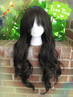 rosenview:  Yeah man, a giveaway! Look at this wig. I don’t even know where I got it other than in the abyss of eBay. I’ve never really worn it though, and I have too many other wigs. Don’t you think it’s pretty? Don’t you think it’d be pretty