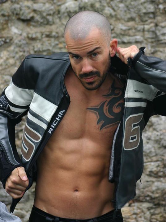 punkerskinhead:  cigartop:Tristan Sunday, 28th of April, Tristan, 37yo from Saint