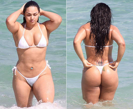 iamthegarebear:  Andressa Soares - Like gotdamn do you seem that ass and them thighs?