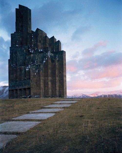 jeroenapers:Het Armeense monument van de Slag om Bash-Aparan, een ontwerp van Rafael Israelyan uit 1