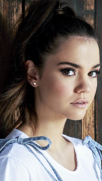 dailyfantasycrush: Maia Mitchell