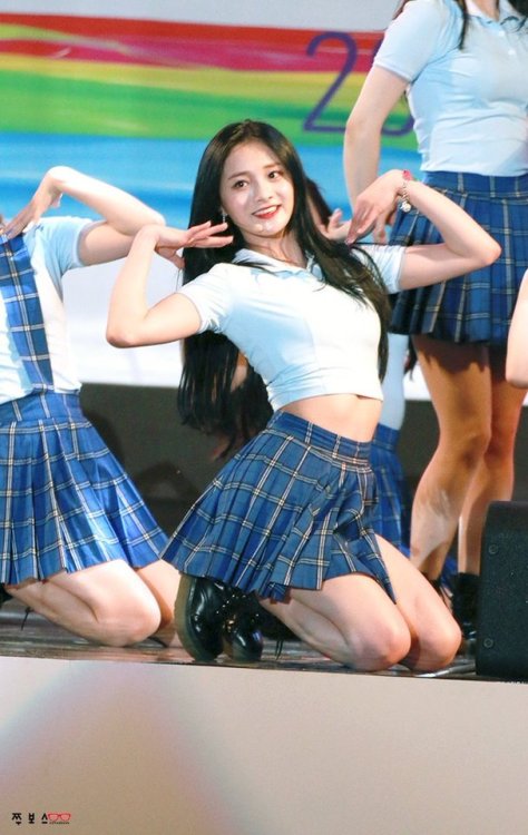 pristin-kyulkyung:170917 Pristin Kyulkyungat Anyang Citizen Festival© 쭈보스do not edit, crop, or remov