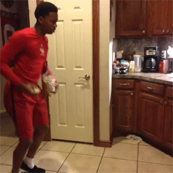 queenofsabah:onlylolgifs: How I fry my food   true