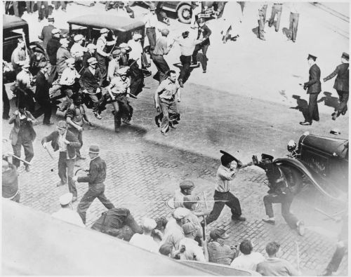 workingclasshistory:On this day, 16 May 1934, Minneapolis truck drivers in the Teamsters union went 