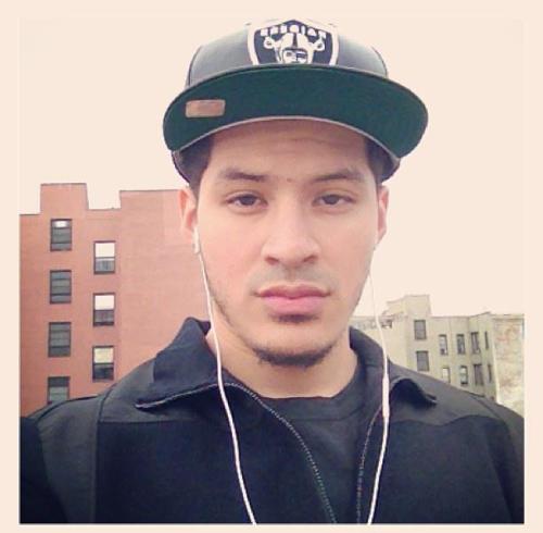 straightmenworshipping:  24andfourtyfives:  straightmenworshipping:  straight dominican stud from NY aye, papi! fuck me hard and deep in my culo!!!   Him and his homies  i’d service him and his homies anytime!