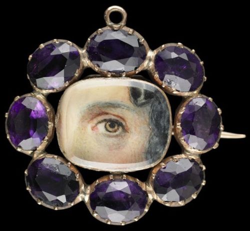 Jewelry with &ldquo;the eyes of lovers&rdquo; - brooches, medallions, rings with miniature i