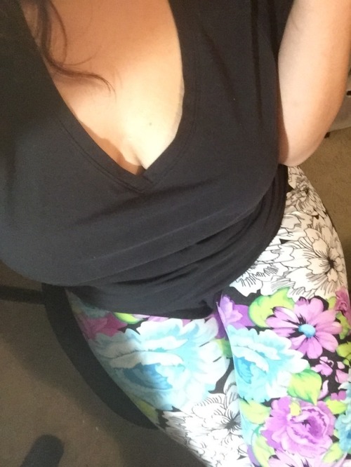 random-chubby-curves: You get to see a lot more on my snap ^_^  Email me at chubbycurves@yahoo.com