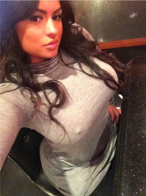 gotdamndee:  2 Sexy