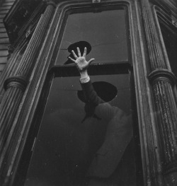inritus: The Cry, 1939. Photographed by John Gutmann.