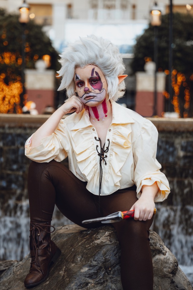 Clowning around as Astarion XD❤️
📸: @justinpinedamedia on Instagram
Prop made by me!!
Wig styled by me!! Hades v2 in Silver 