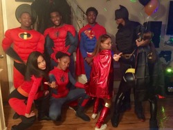 queensmelanin:  politicallyincorrectnigga:  jetaime-jasmine:  queensmelanin:  Favorite picture I have seen so far from Halloween  #relationshipgoals  Ya’ll do realize there’s prolly tha one lonely nigga in their squad takin tha picture right?  ^ 😭😭😭